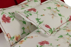 Постельное белье евро макси Mirabello Hibiscus vR80 красные цветы на белом
