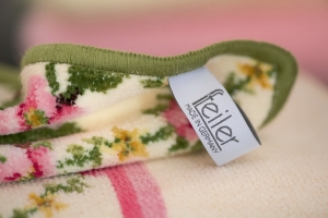 Шенилловое полотенце 75х150 Amelie 181 moos зеленый от Feiler