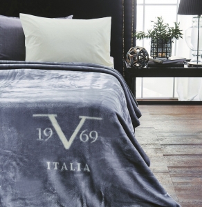 Плед-покрывало 220х240 Velluto Grigio серый от Versace 19.69