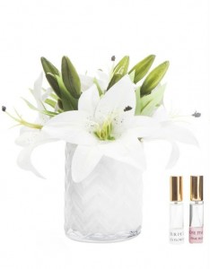 Букет белых лилий, ваза стекло рельеф "ёлочка" HERRINGBONE FLOWER WHITE от Cote Noir
