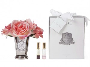 Букет розово-желтых роз, в вазе металл SEVEN ROSE White peach от Cote Noir