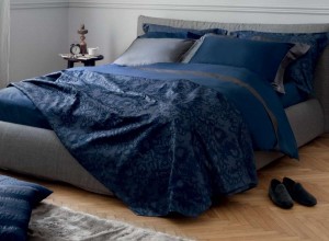 Покрывало 270x270 и 2 наволочки 50x50 La Perla Victoria цвет темно-синий
