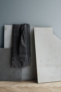 Плед из бэби альпаки Amazing throw (black/grey) 130х200 от ELVANG
