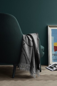 Плед из бэби альпаки WILDFLOWER light grey/dark grey 130х200 от ELVANG