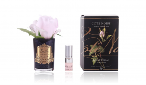 Ароматическая красная роза ROSE BUD French pink, черная ваза от Cote Noir