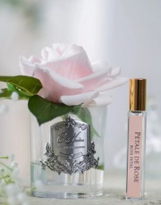 Ароматическая роза FRENCH ROSE french pink розы с гортензиями, бело-голубой, серебряная ваза, металл от Cote Noir
