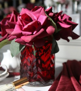 Ароматический букет роз HERRINGBONE FLOWER RED от Cote Noir
