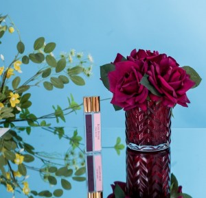 Ароматический букет роз HERRINGBONE FLOWER RED от Cote Noir