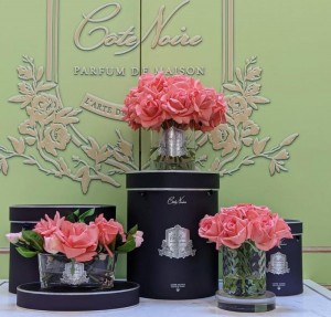 Букет роз,  коралловый, овальная ваза прозрачная OVAL white peach от Cote Noir