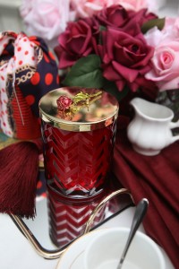 Свеча ароматическая большая платок 450 гр HERRINGBONE RED от Cote Noir