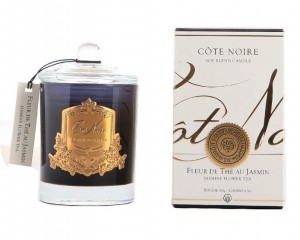 Свеча парфюмированная 185 гр, черный  стаканчик, золотой декор FLEUR DE THE AU JASMIN от COTE NOIRE