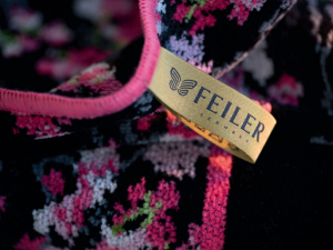 Полотенце шенилловое Yamakawa black/azalea 50х100 от Feiler