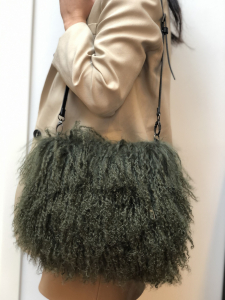 Стильная сумка-муфта Natures Collection JASMIN MUFF BAG 19/26, с мехом 30/40