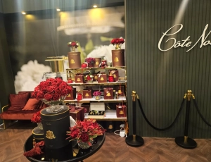 Ароматический букет из 37 роз CENTERPIECE ROSE BUDS red gold от Cote Noir