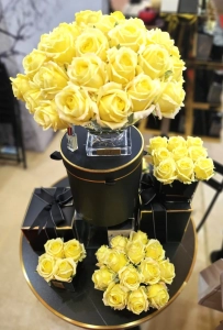 Ароматический букет из 37 роз CENTERPIECE ROSE BUDS yellow gold от Cote Noir