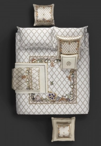 Покрывало NEW SPIDER BEDSPREAD QUILT 003 BIANCO 270х270 от Roberto Cavalli