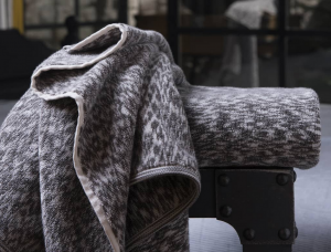 Полотенце махровое 70х 140 Casual Avenue Grade dark grey/white (темно-серый/белый)