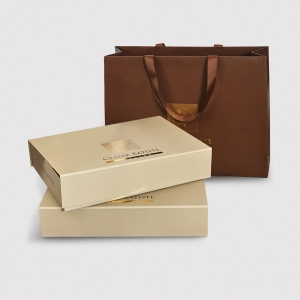 Элитное постельное белье Семейное VALMONT 610 tc брусничный с вышивкой от Сlaire Batiste Atelier