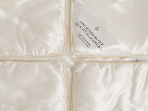 Шелковое одеяло Luxury Silk Ivory 200х220 всесезонное от Luxe Dream