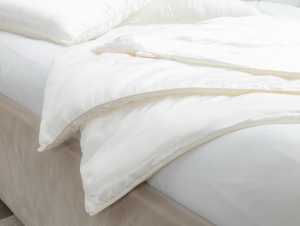 Шелковое одеяло Luxury Silk Ivory 200х220 всесезонное от Luxe Dream