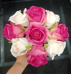 Ароматизированный букет роз ROSE MAGENTA BLUSH GOLD ярко-розовые и бледно-розовые, золотой декор от Cote Noir